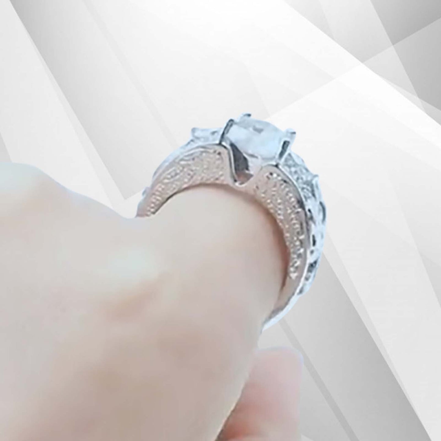 Bridal Engagement Ring 2.50Ct Heart Shape Luxury CZ Diamond 18Ct White Gold Over