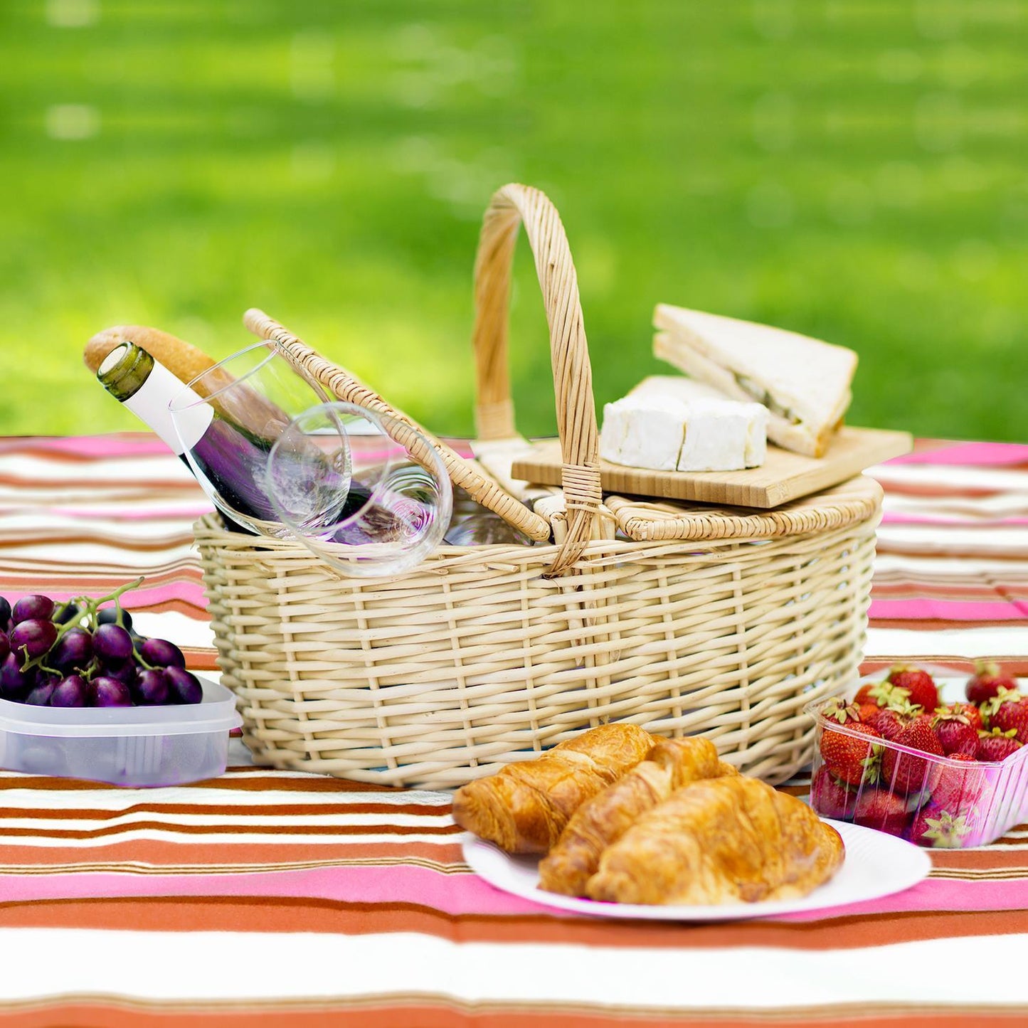 200 x 200cm Folding Picnic Blanket Waterproof & Sandproof- Pink Stripe