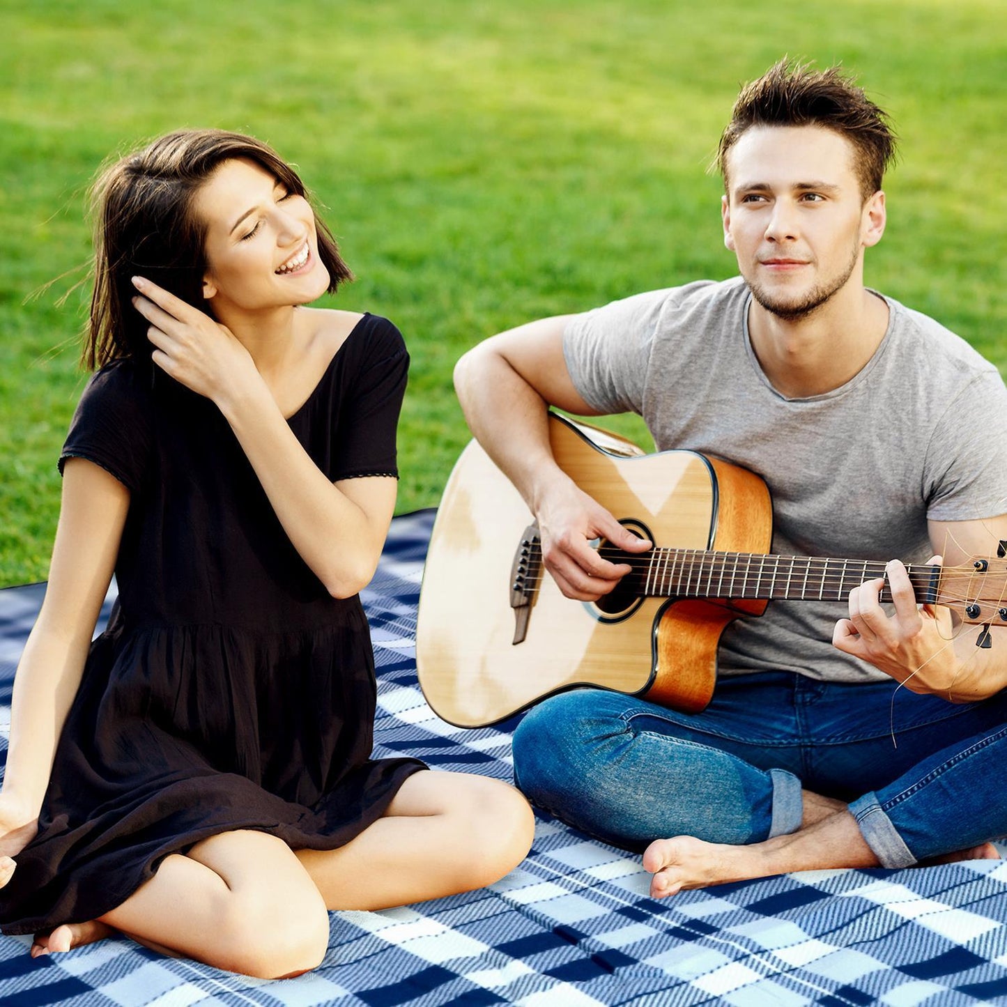 200 x 200cm Folding Picnic Blanket Waterproof & Sandproof- Checkered
